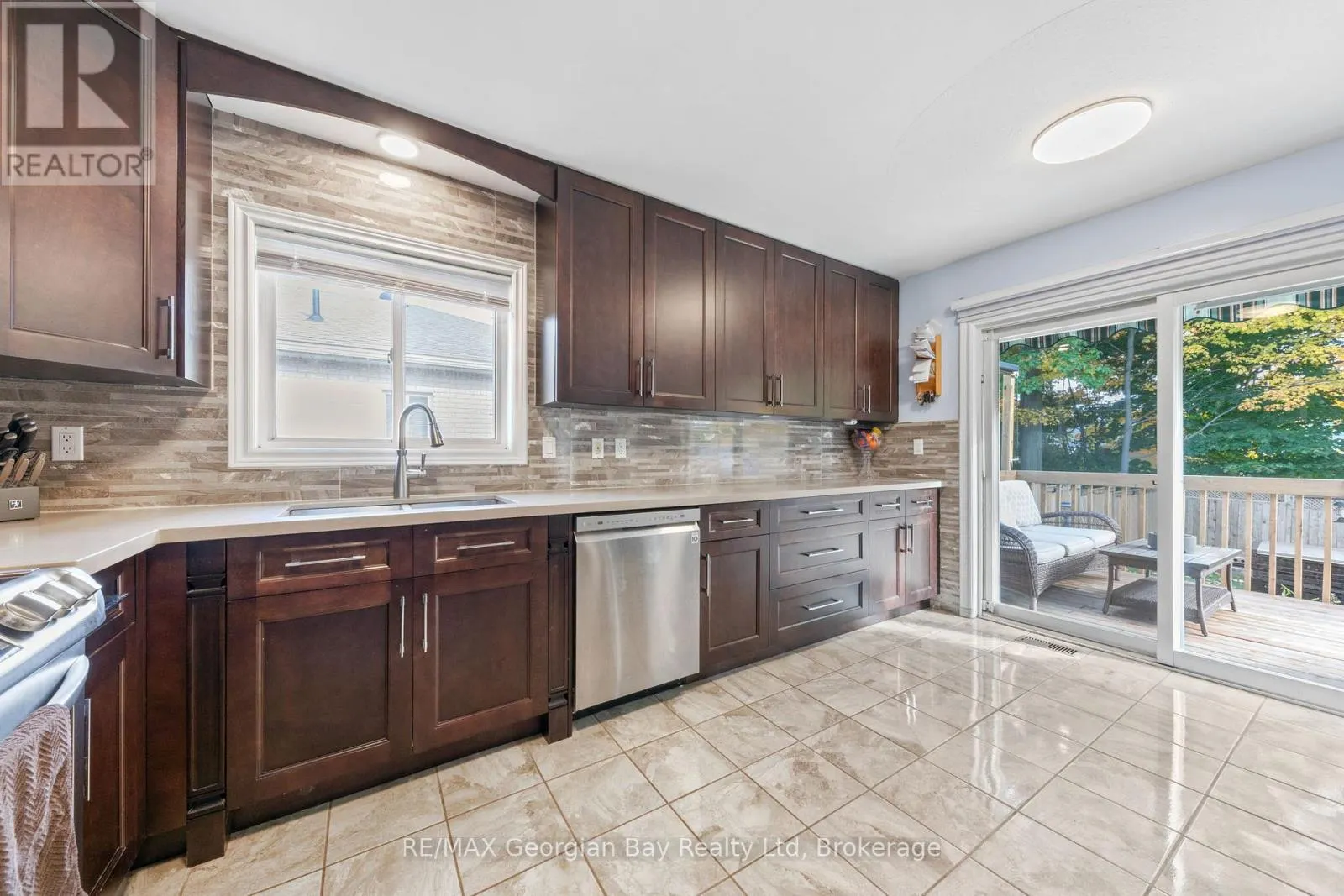 925 DOMINION AVENUE