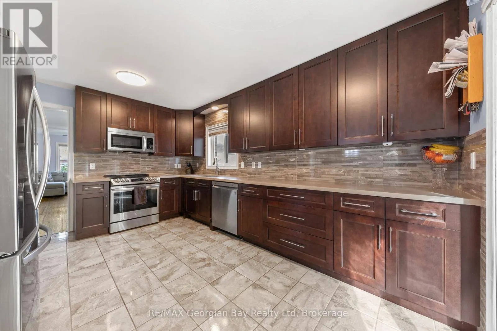 925 DOMINION AVENUE