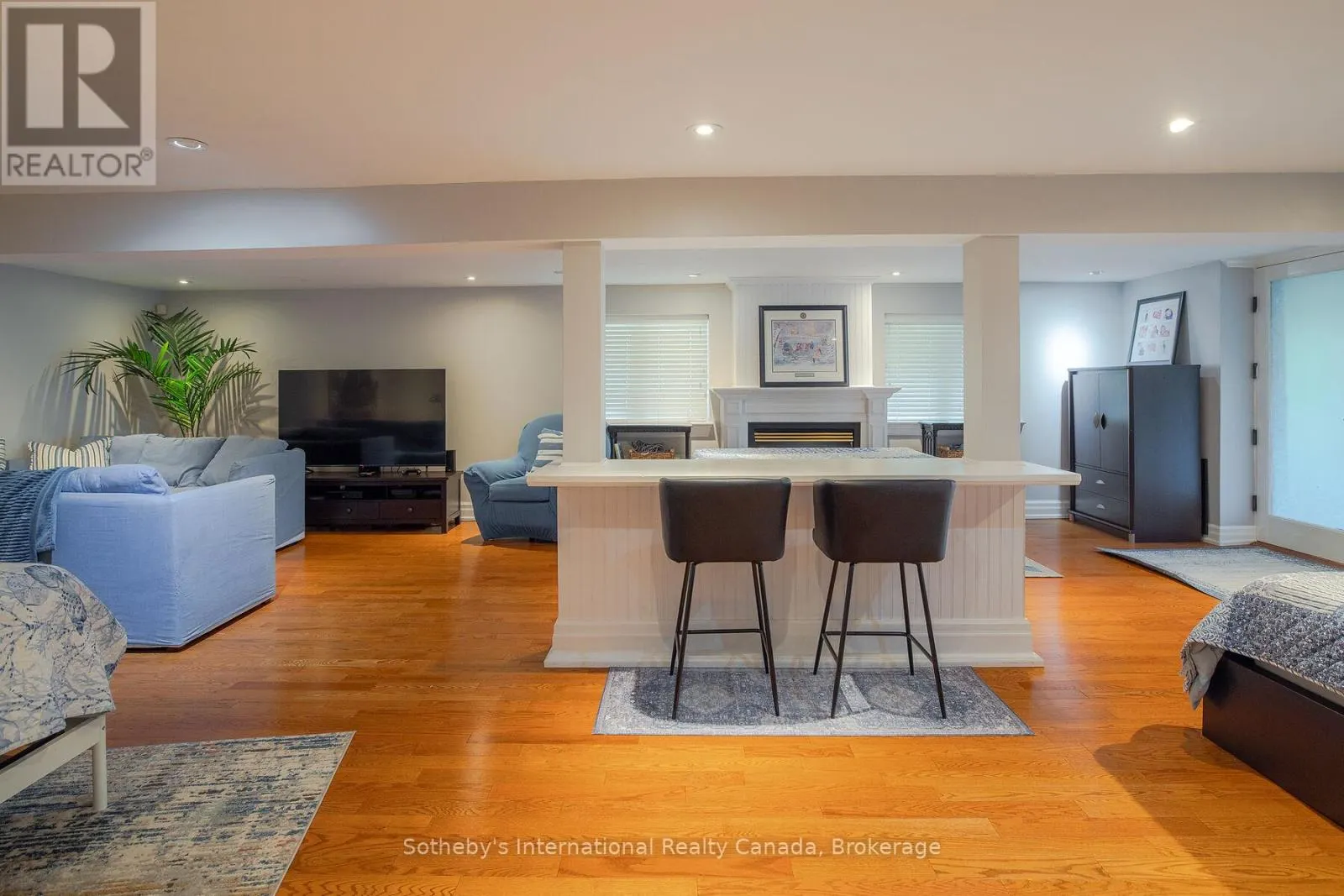 2533 RIDGE ROAD W