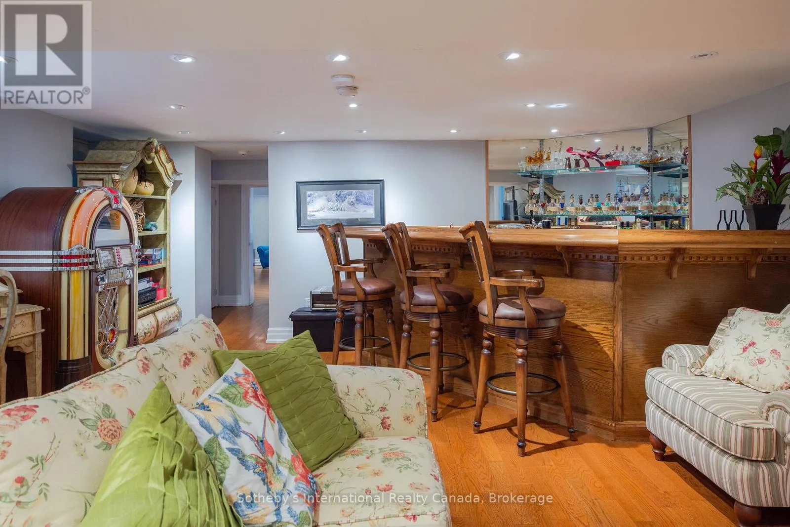 2533 RIDGE ROAD W