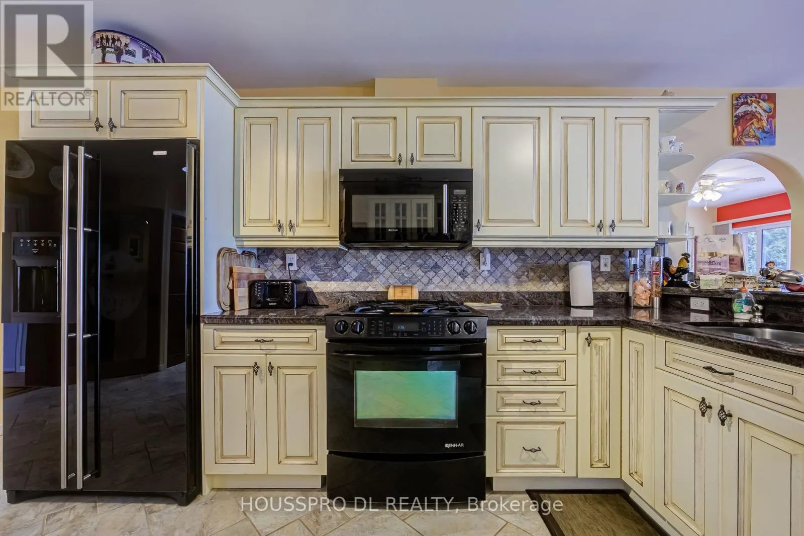 2683 LAKESHORE ROAD E