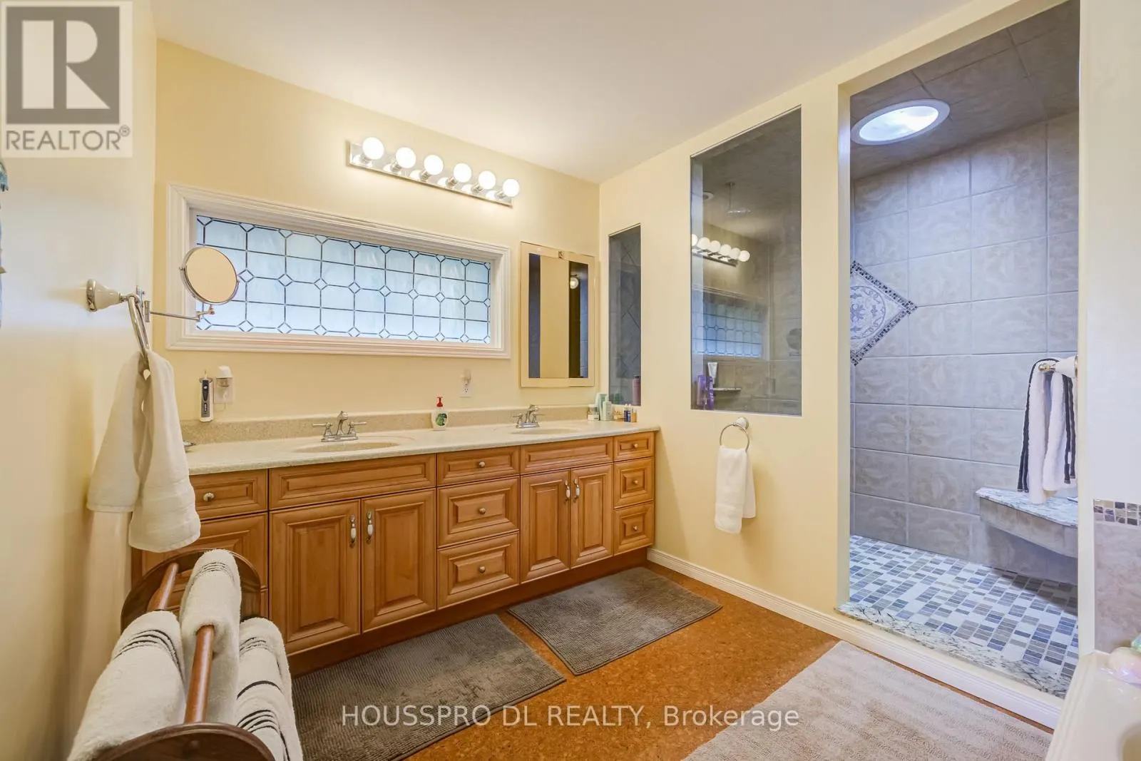 2683 LAKESHORE ROAD E