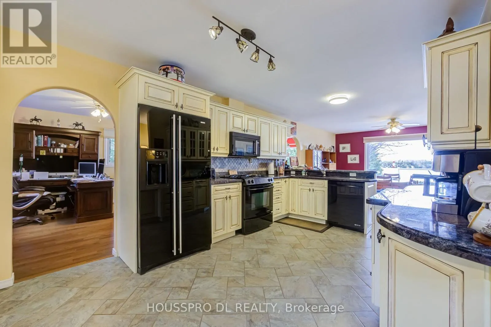 2683 LAKESHORE ROAD E