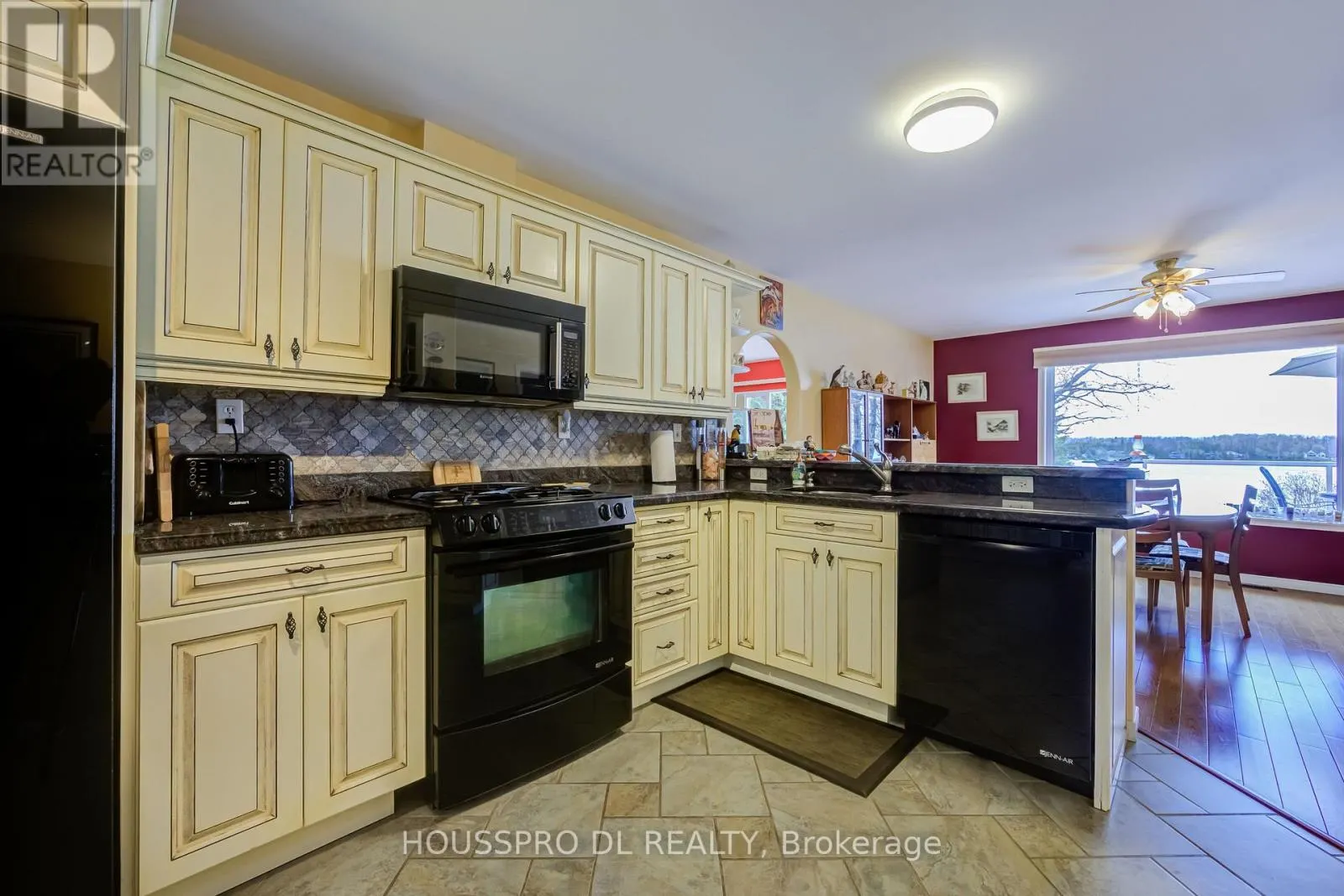 2683 LAKESHORE ROAD E