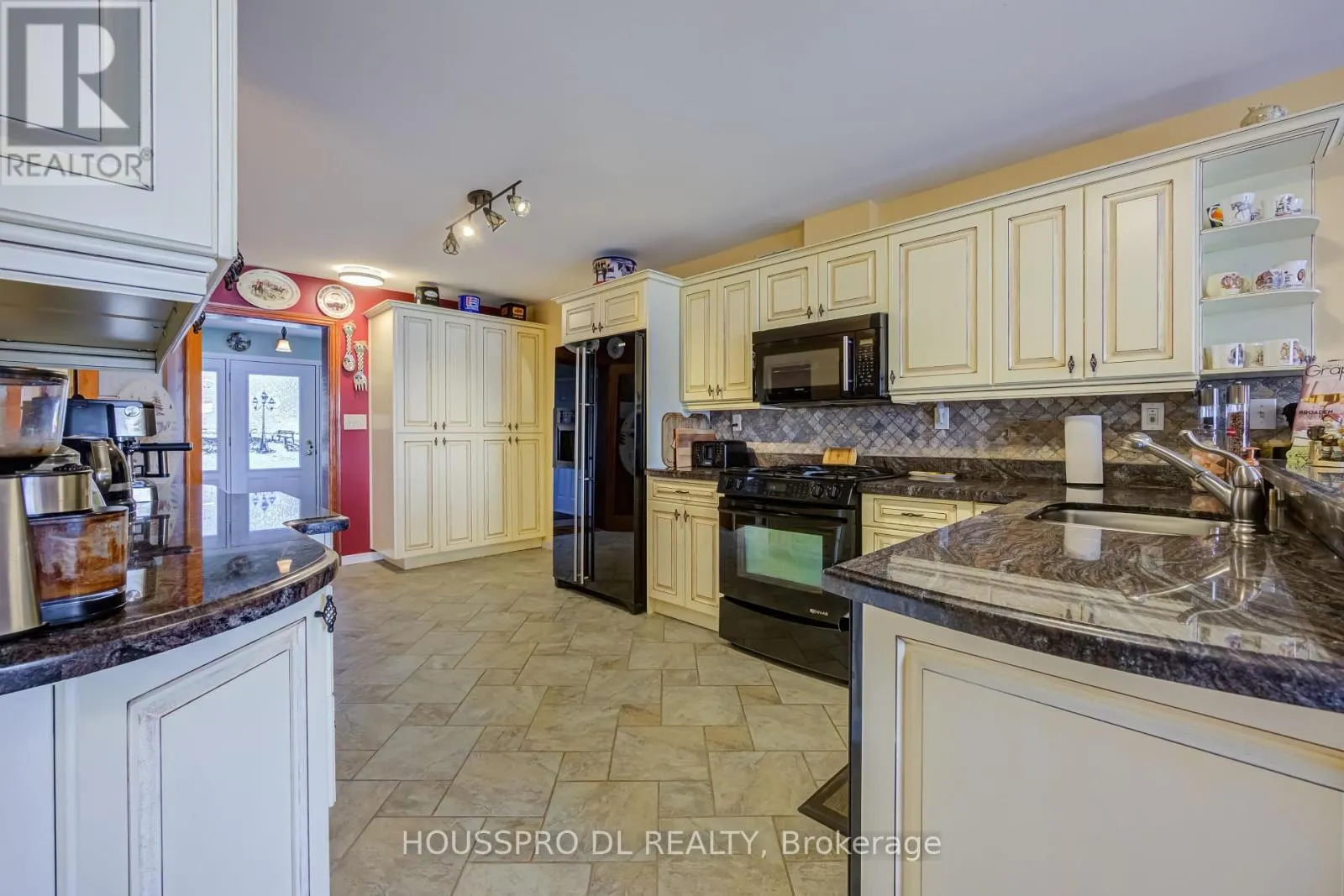 2683 LAKESHORE ROAD E