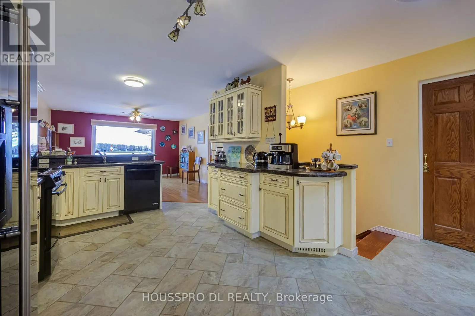 2683 LAKESHORE ROAD E