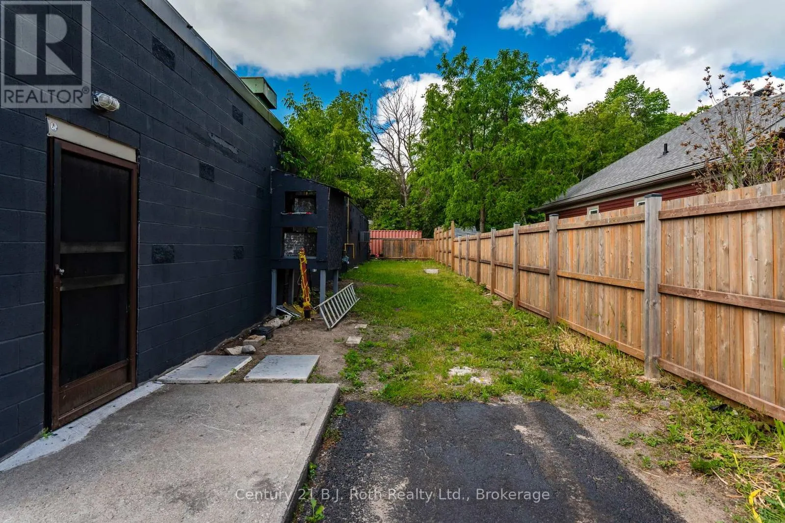 3 - 338 PARK STREET #3