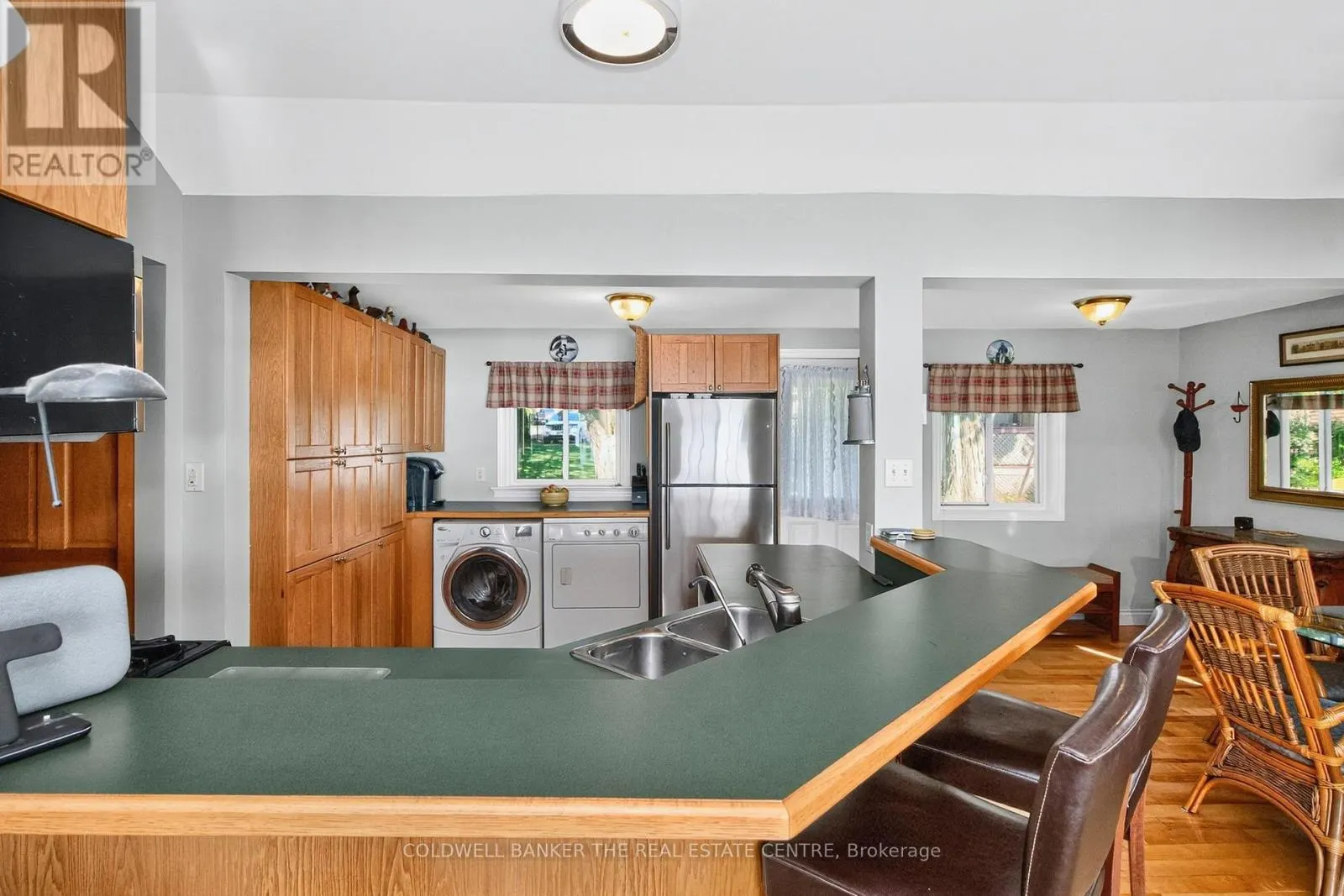 115 LAKESHORE ROAD W