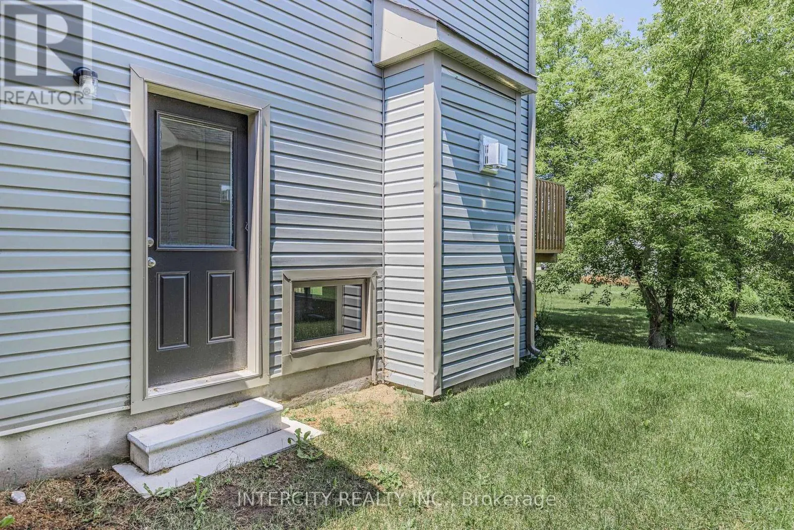 327 QUEBEC STREET