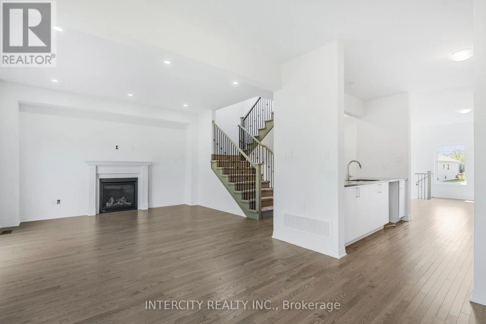 327 QUEBEC STREET