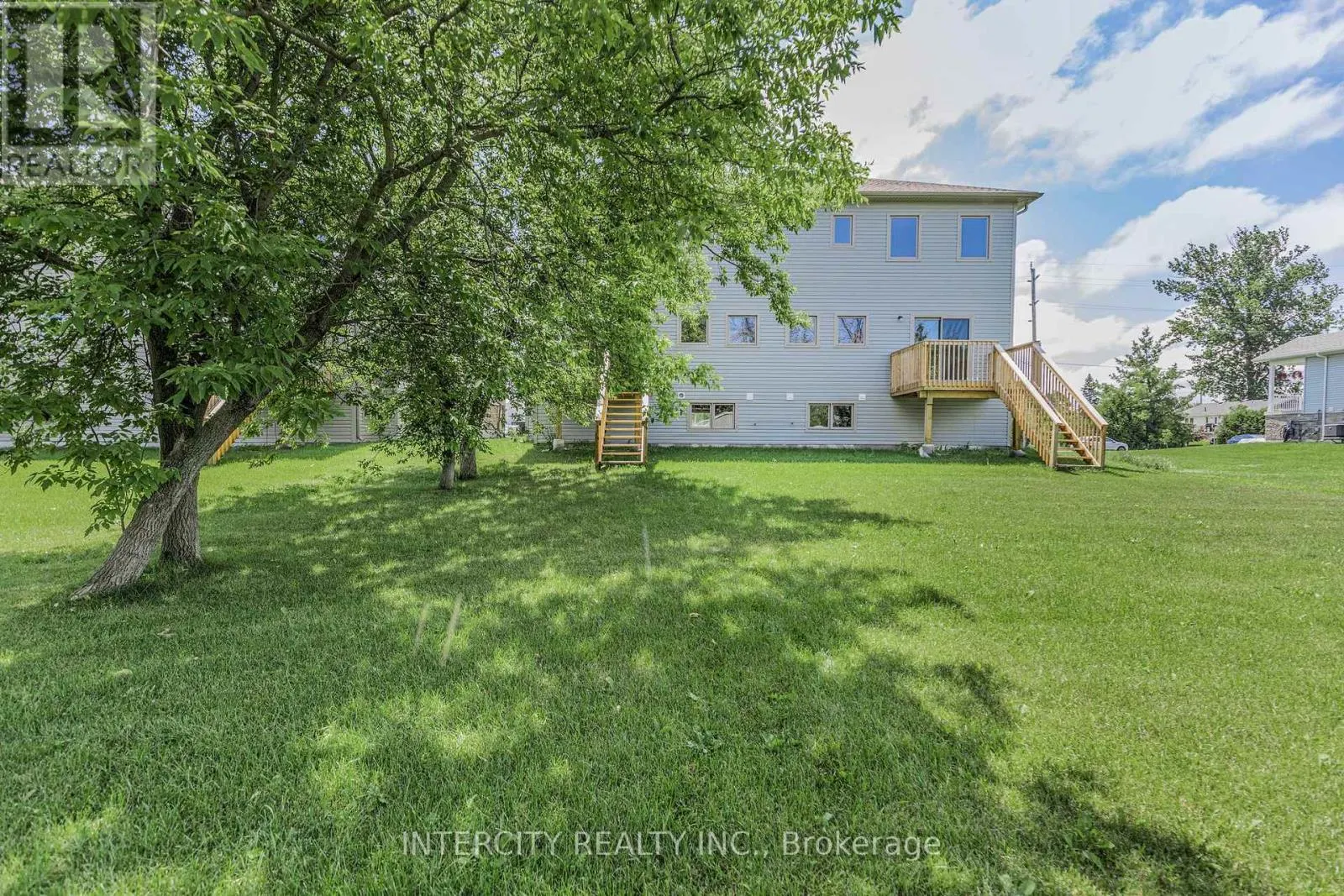 327 QUEBEC STREET
