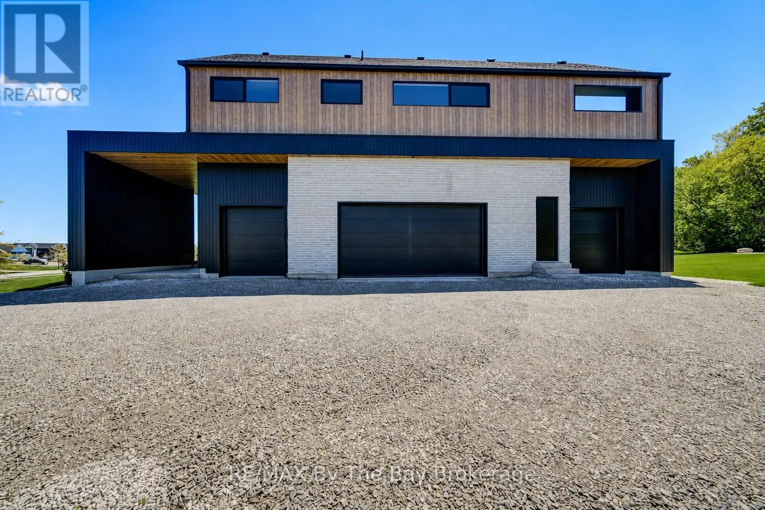 18 RAINTREE COURT