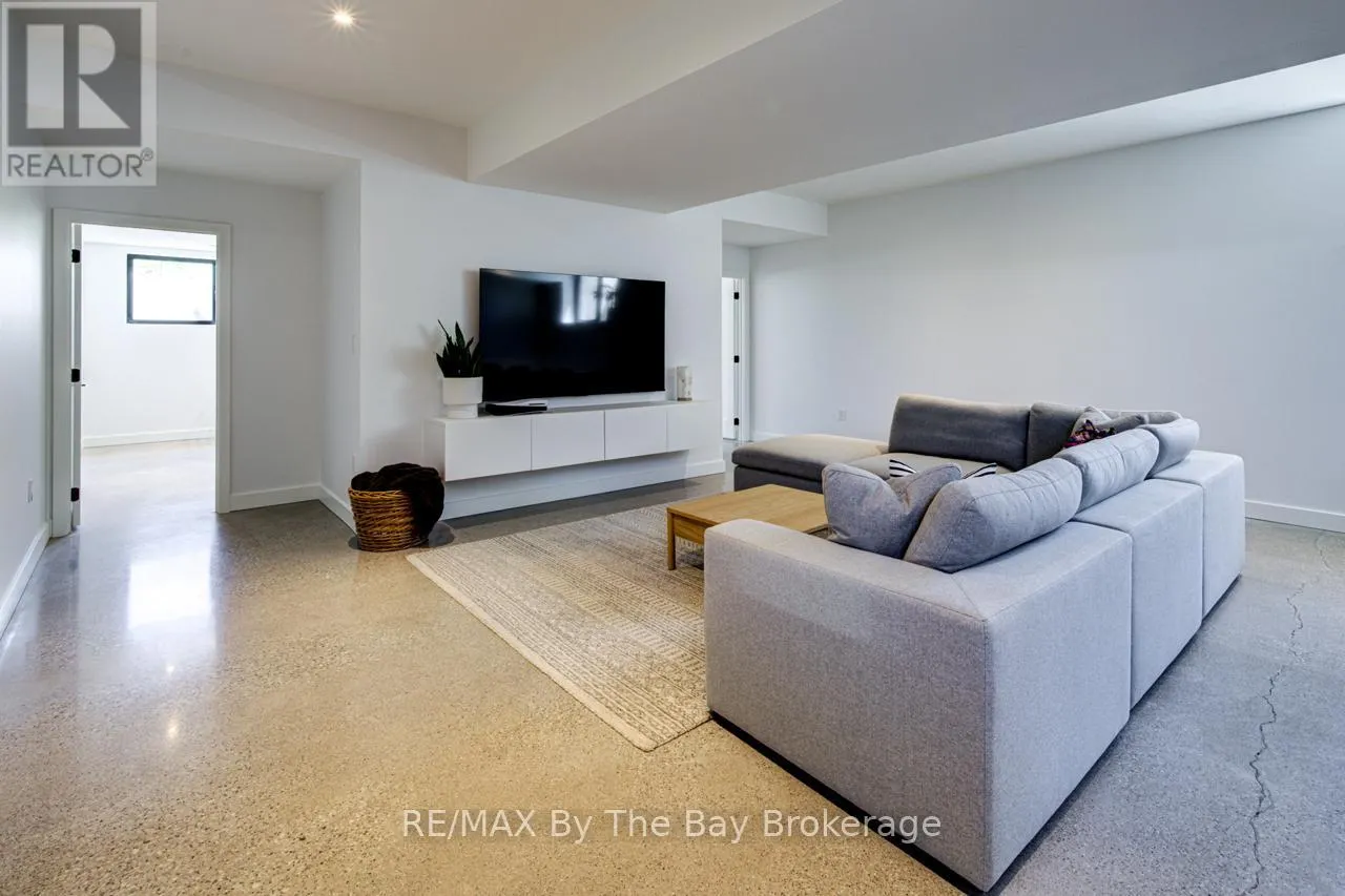 18 RAINTREE COURT