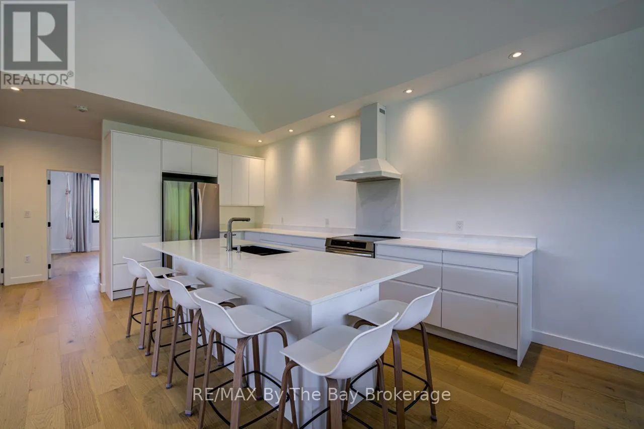 18 RAINTREE COURT