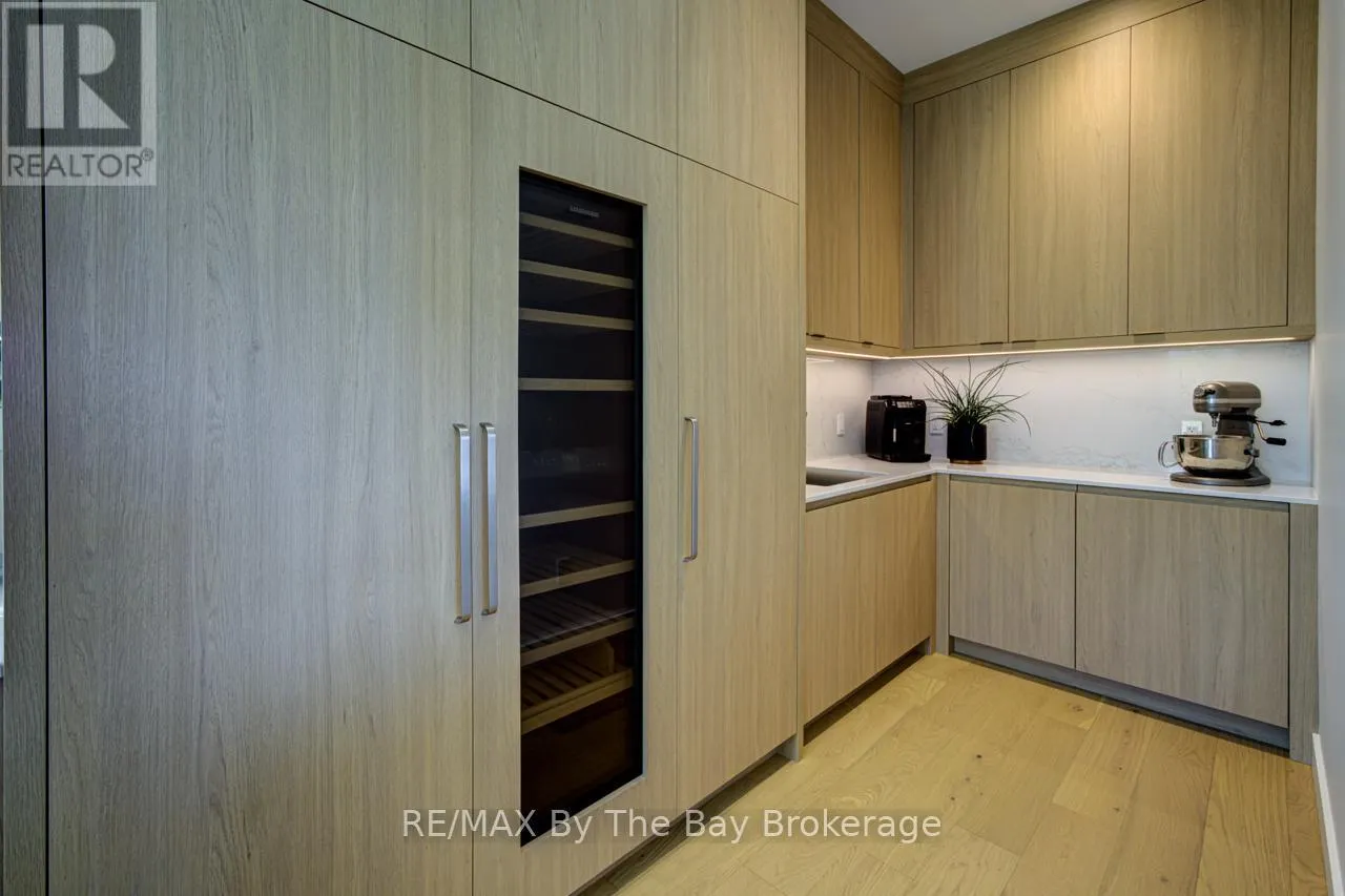 18 RAINTREE COURT