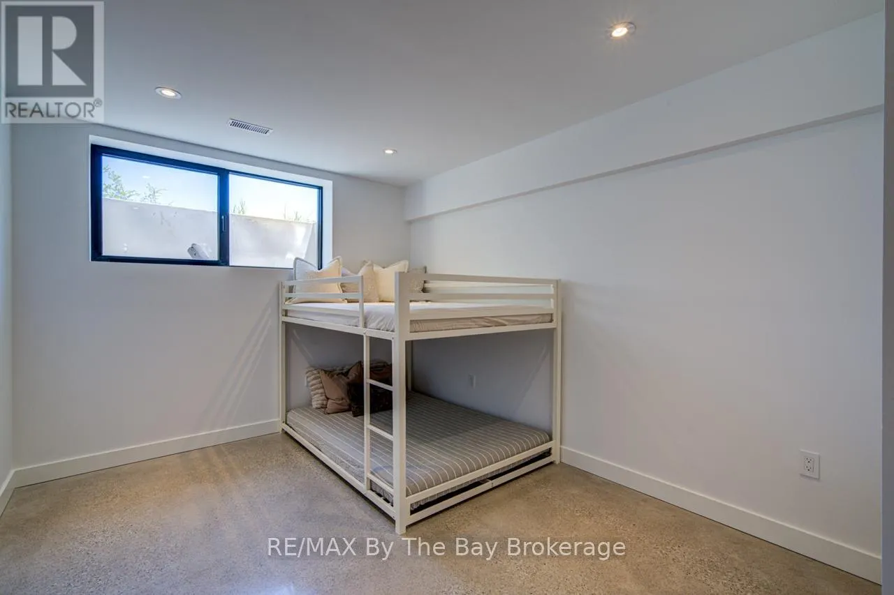 18 RAINTREE COURT