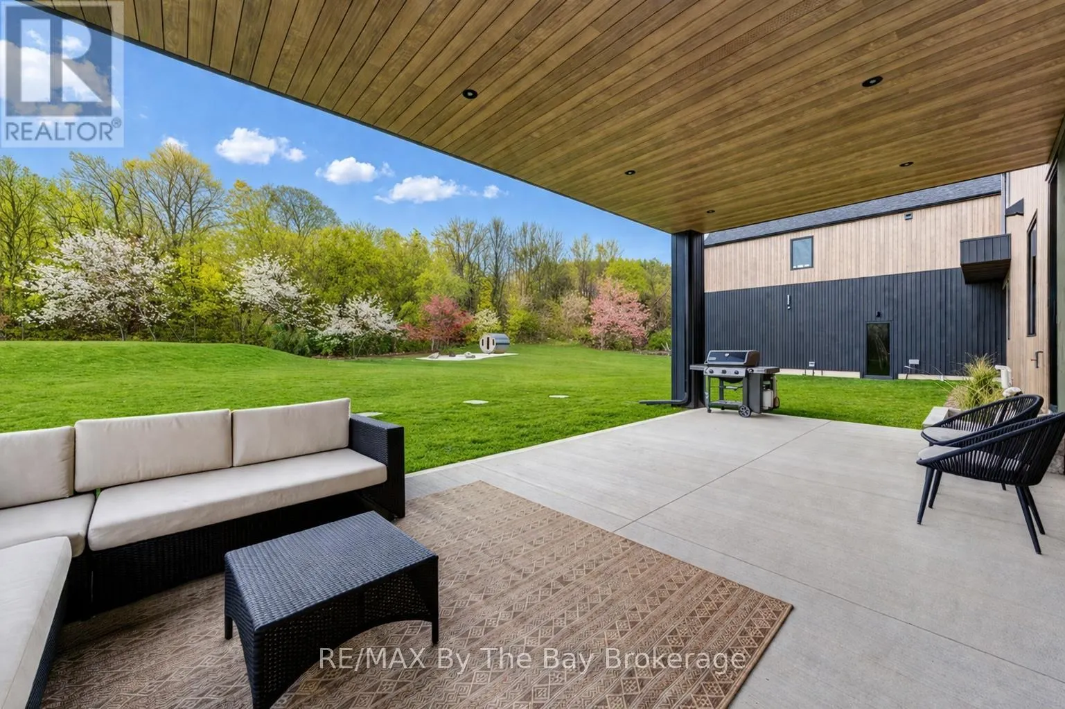 18 RAINTREE COURT