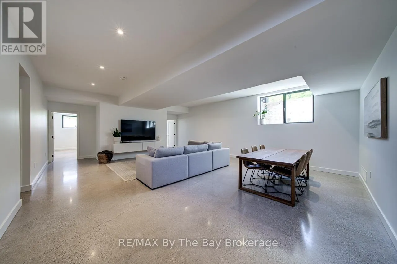 18 RAINTREE COURT