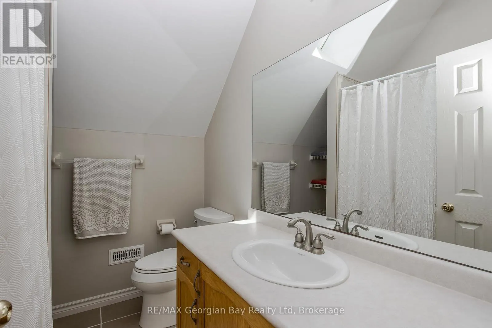 2 RIDOUT COURT