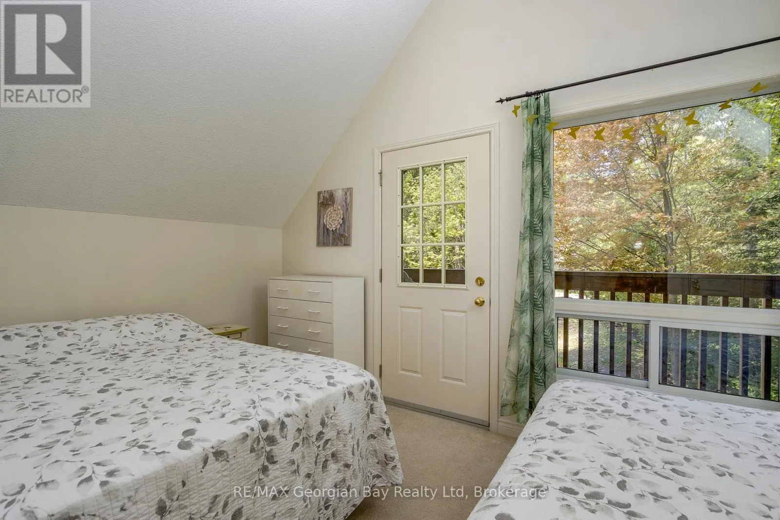 2 RIDOUT COURT