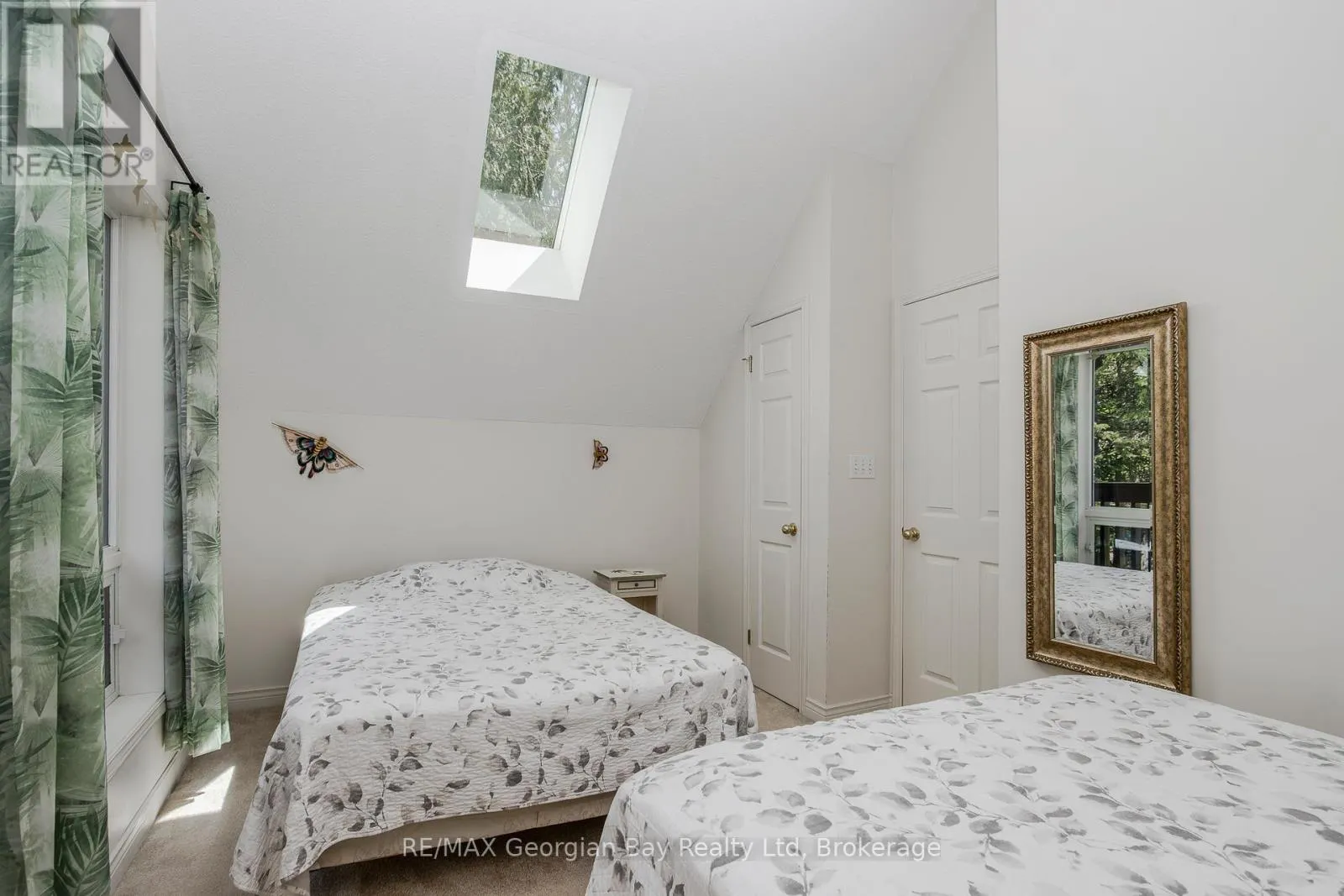 2 RIDOUT COURT
