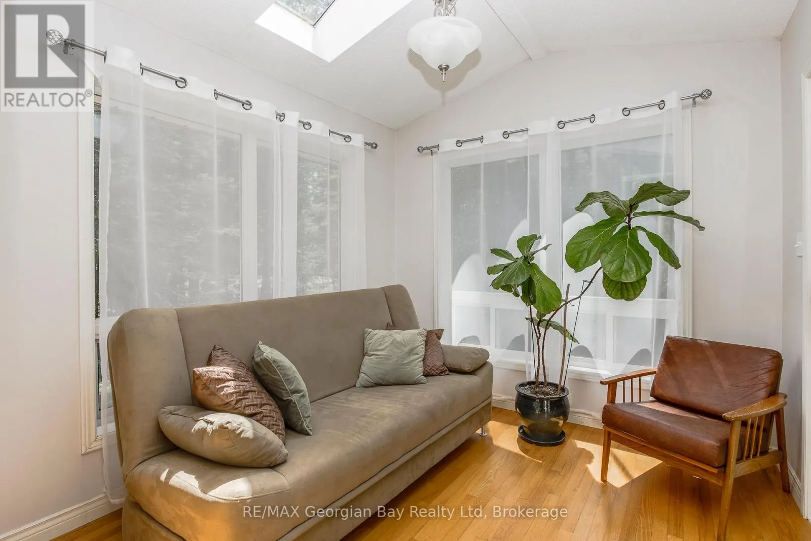 2 RIDOUT COURT