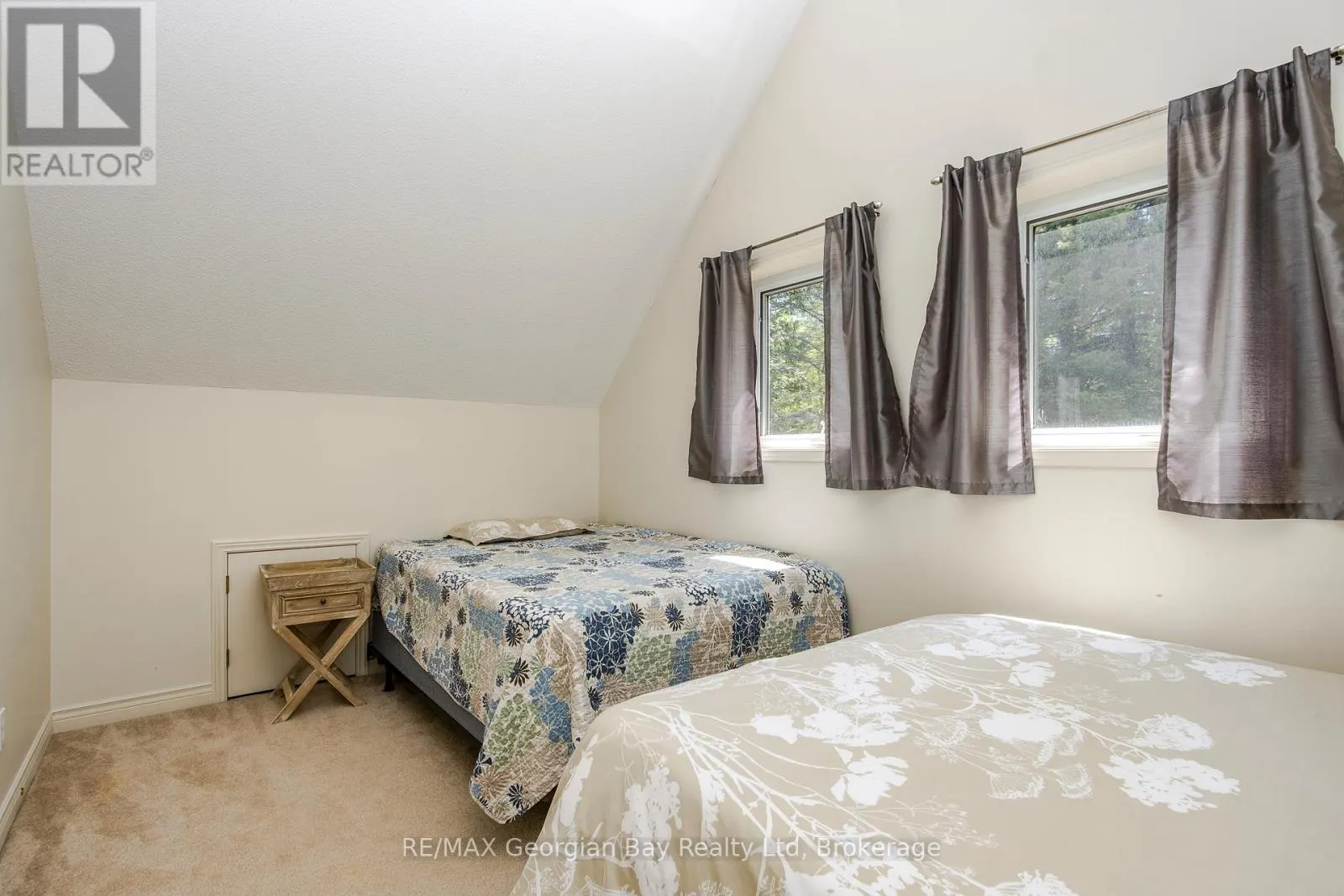 2 RIDOUT COURT