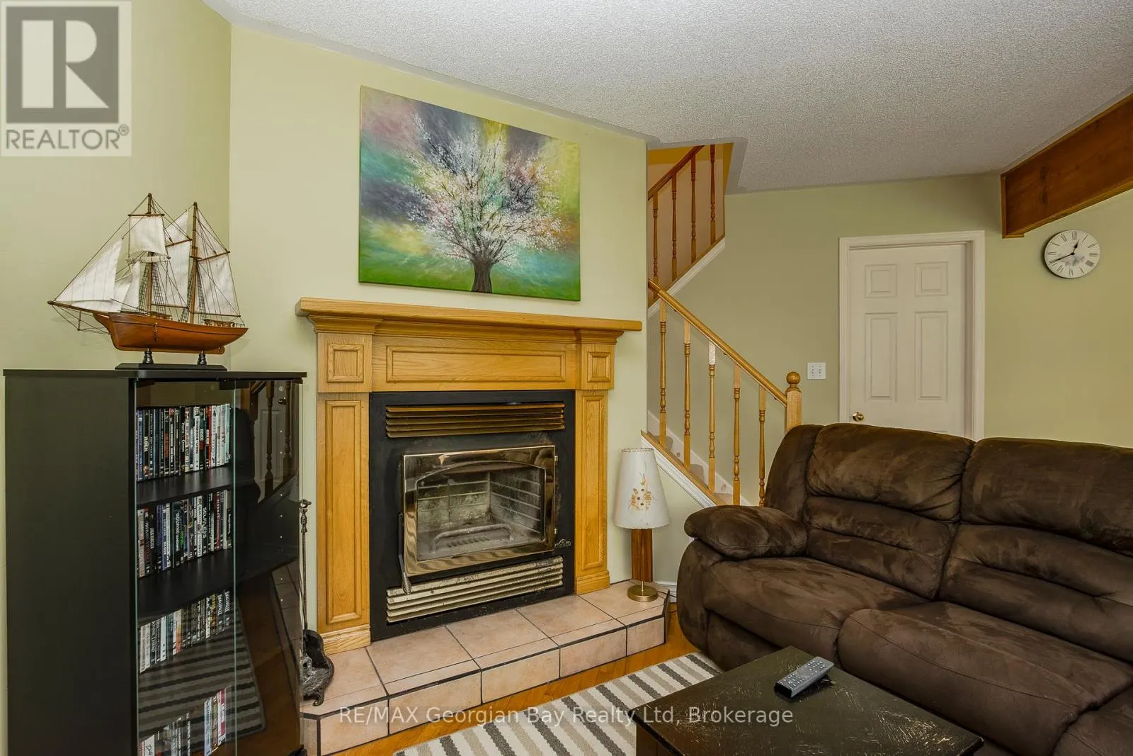 2 RIDOUT COURT