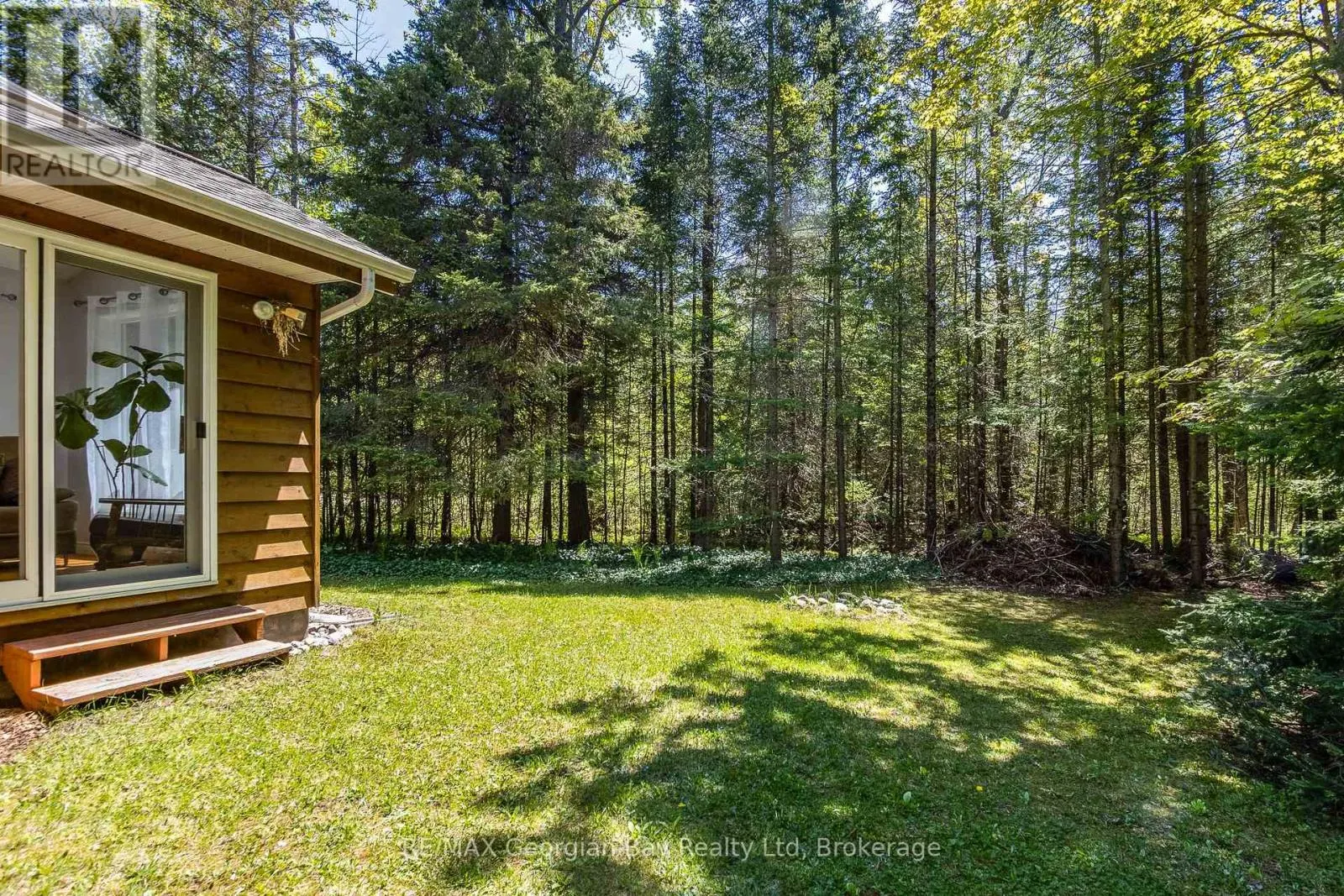 2 RIDOUT COURT
