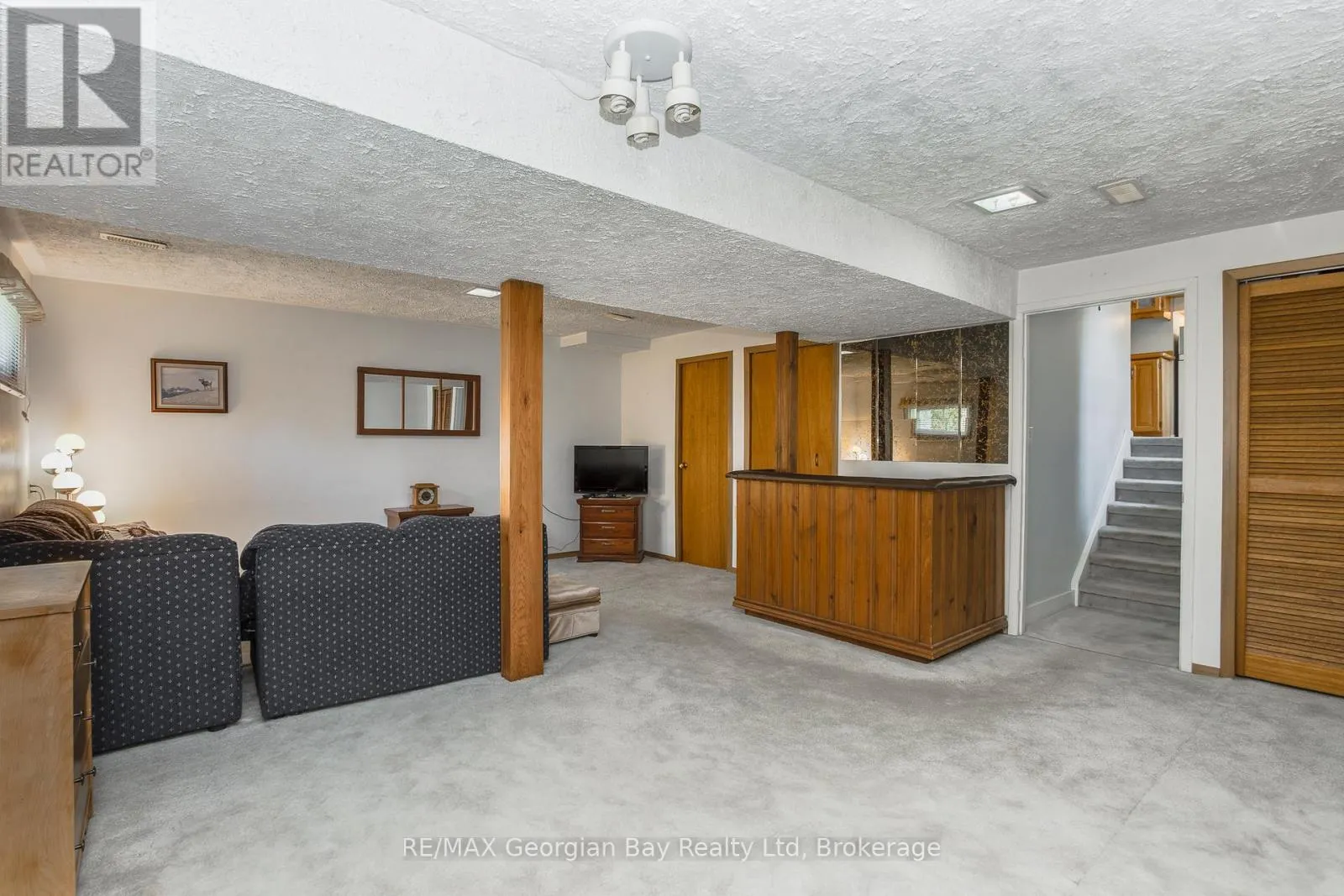 1010 GLEN EAGLES CRESCENT