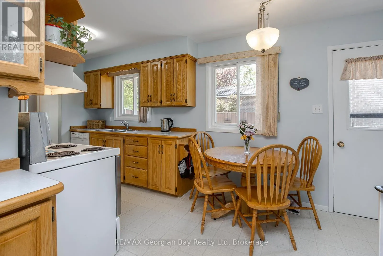 1010 GLEN EAGLES CRESCENT