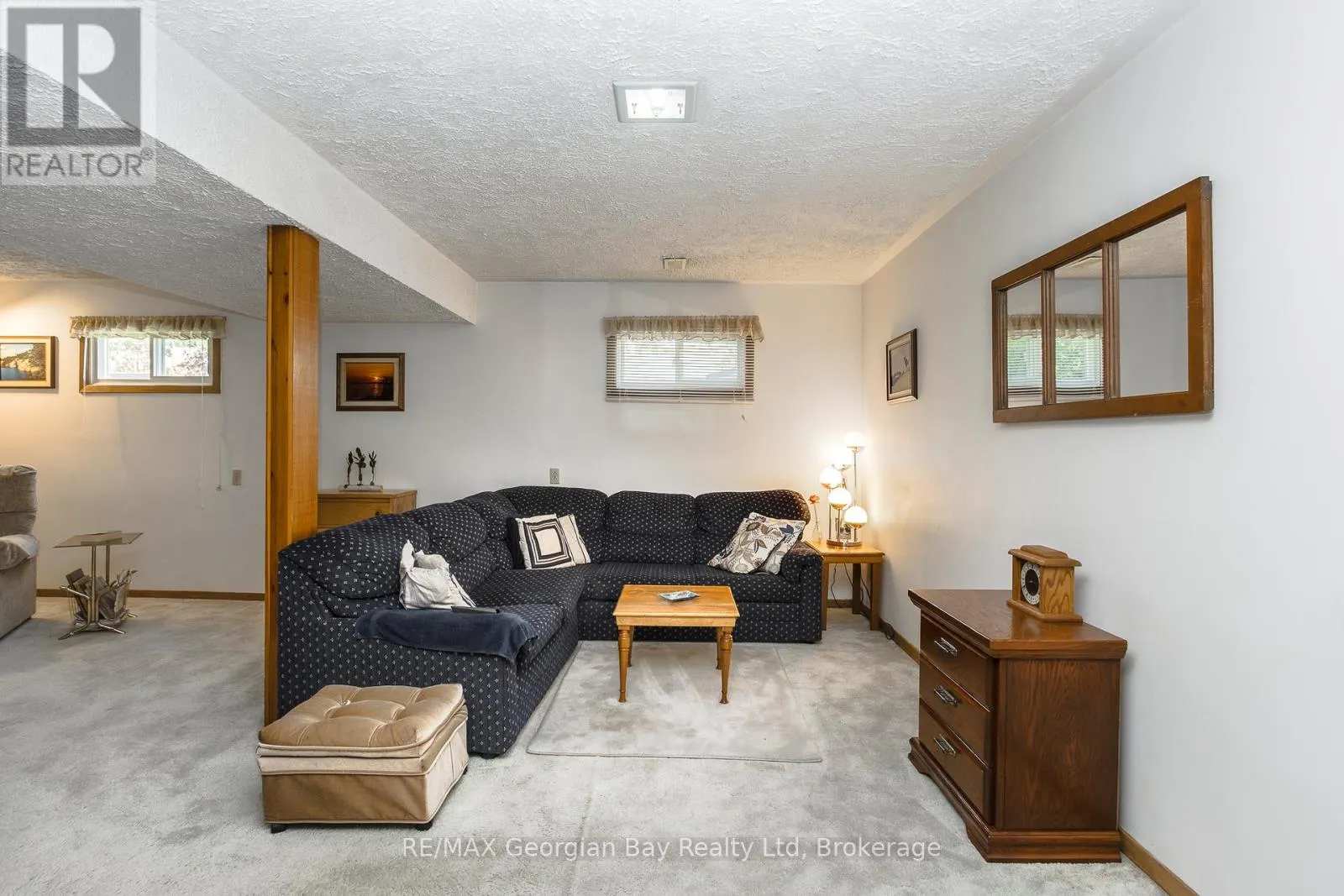 1010 GLEN EAGLES CRESCENT