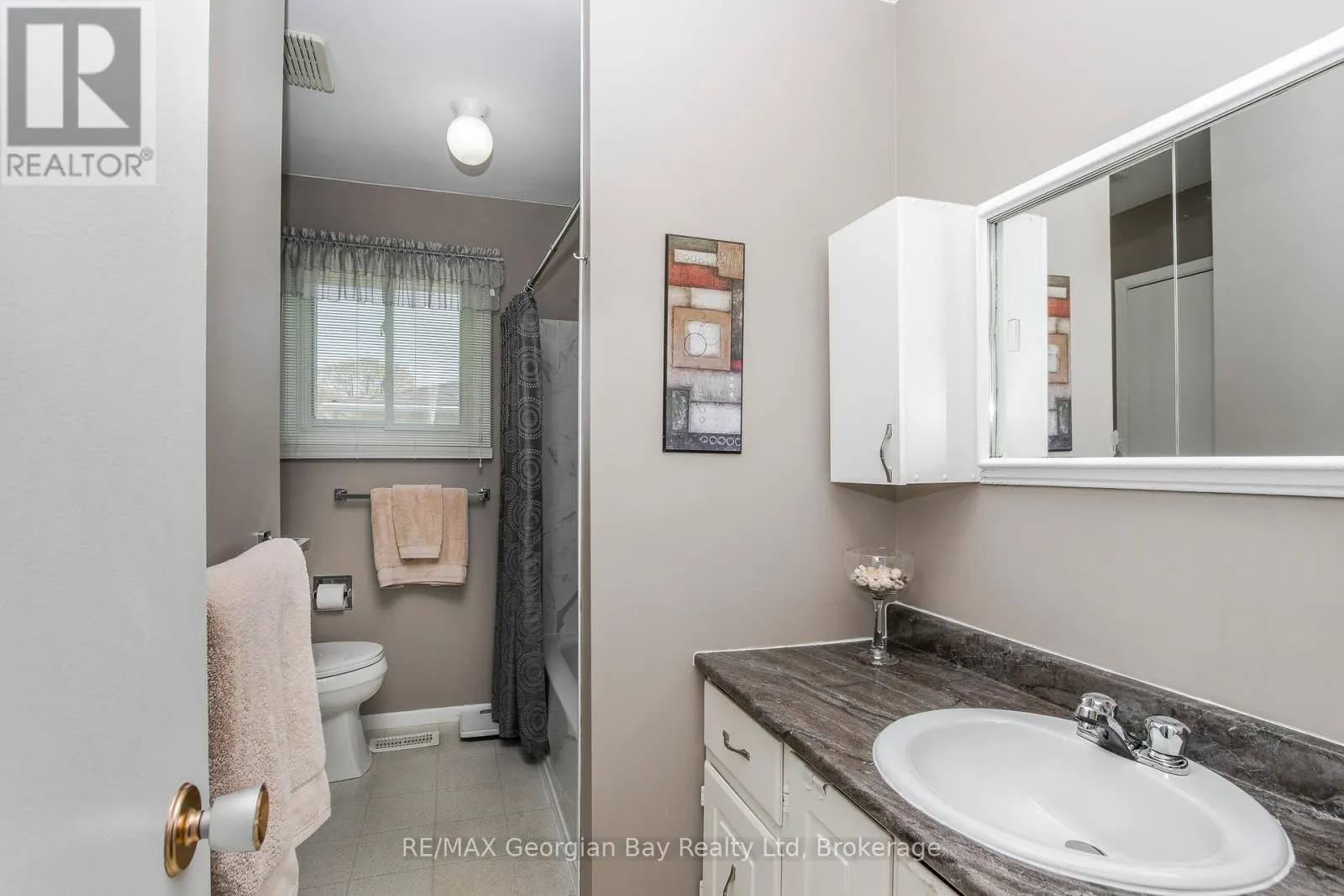 1010 GLEN EAGLES CRESCENT