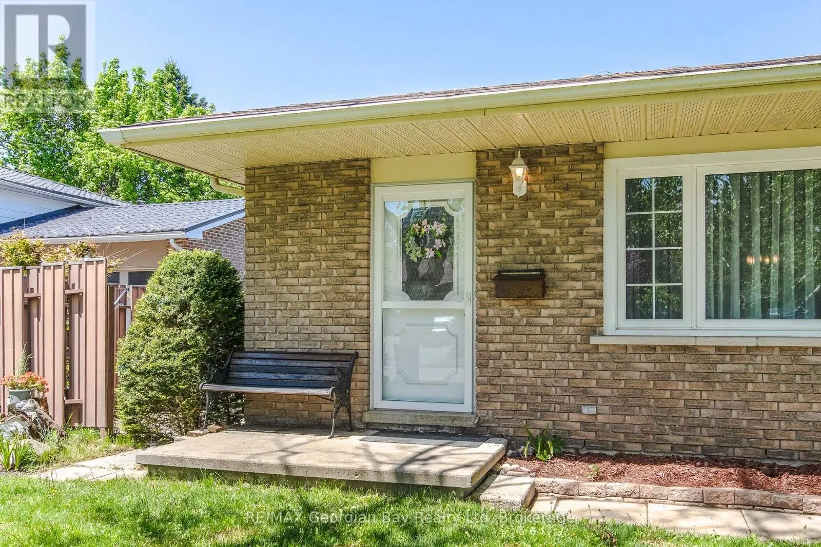 1010 GLEN EAGLES CRESCENT
