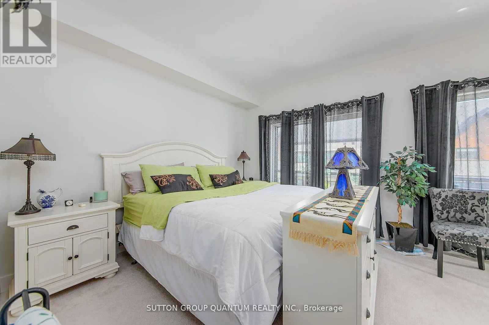 35 RUBY CRESCENT