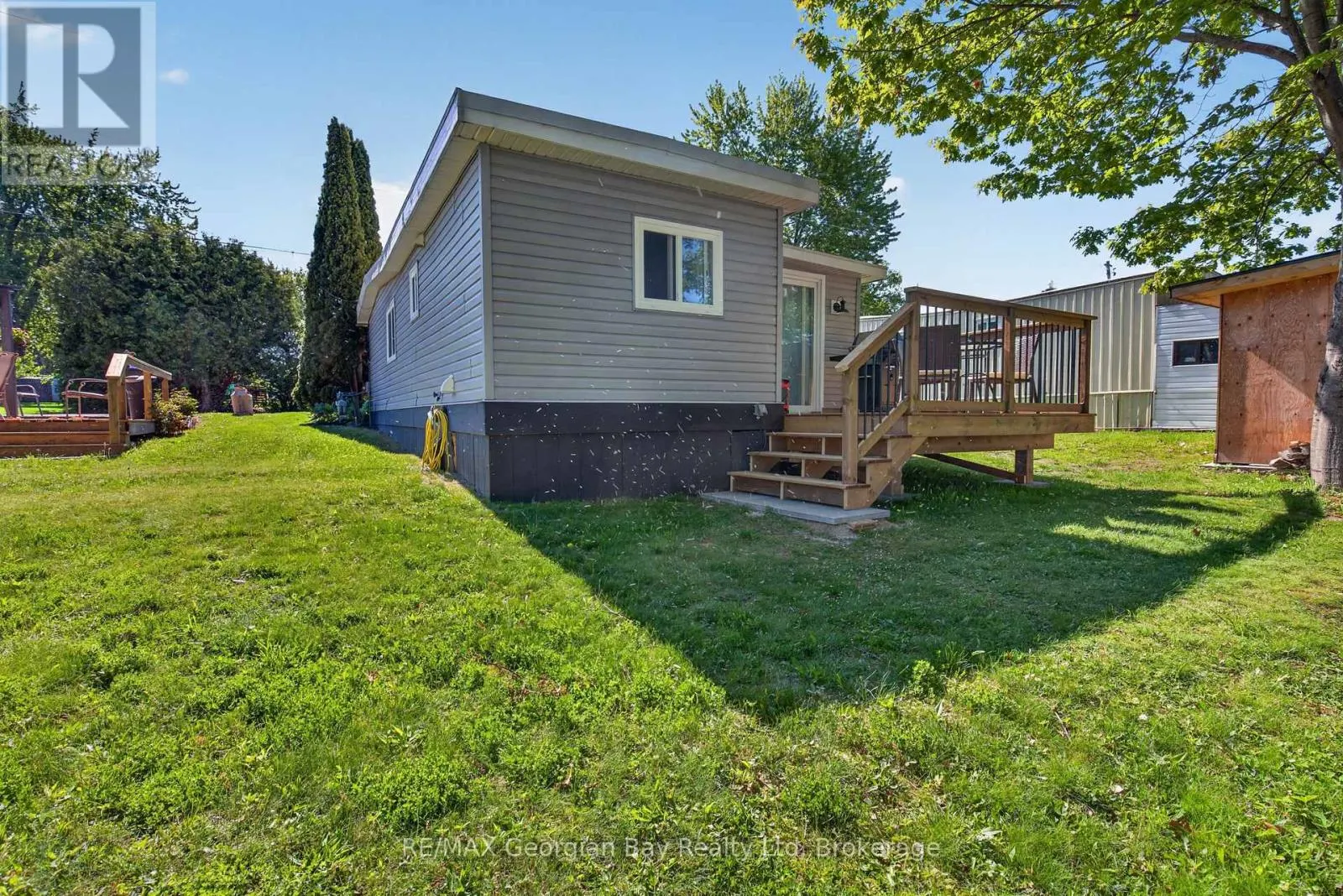 24 LAKESHORE ROAD