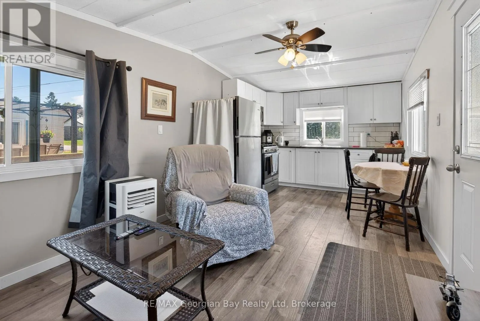 24 LAKESHORE ROAD