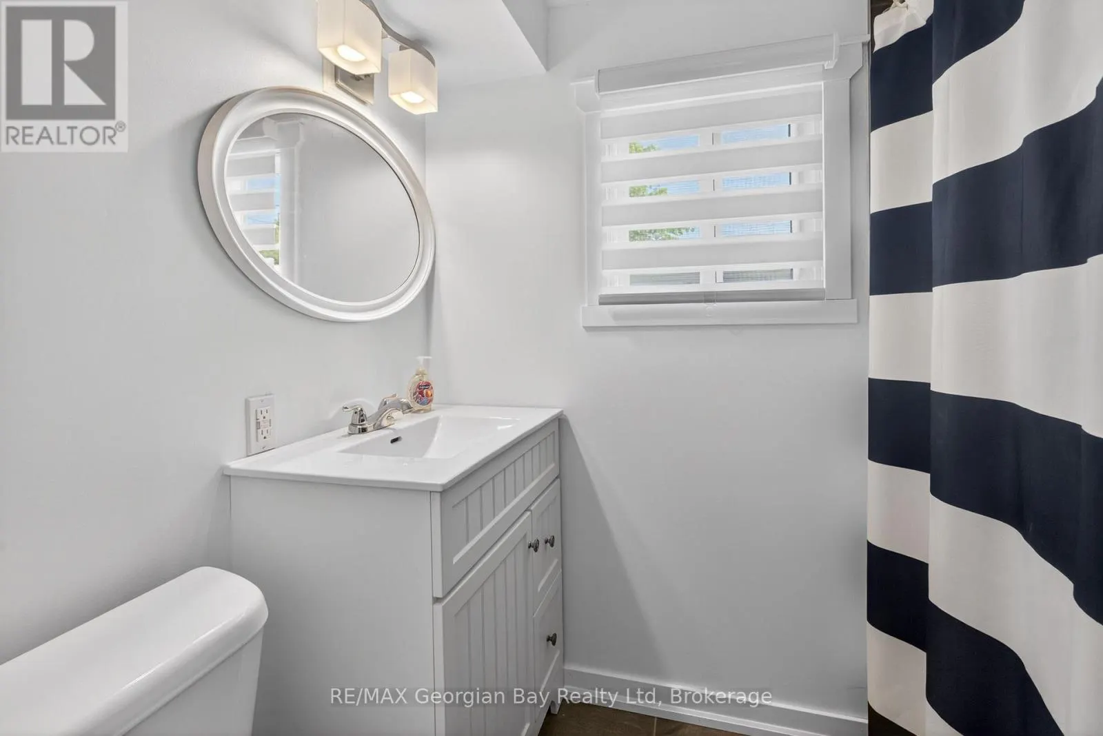 24 LAKESHORE ROAD