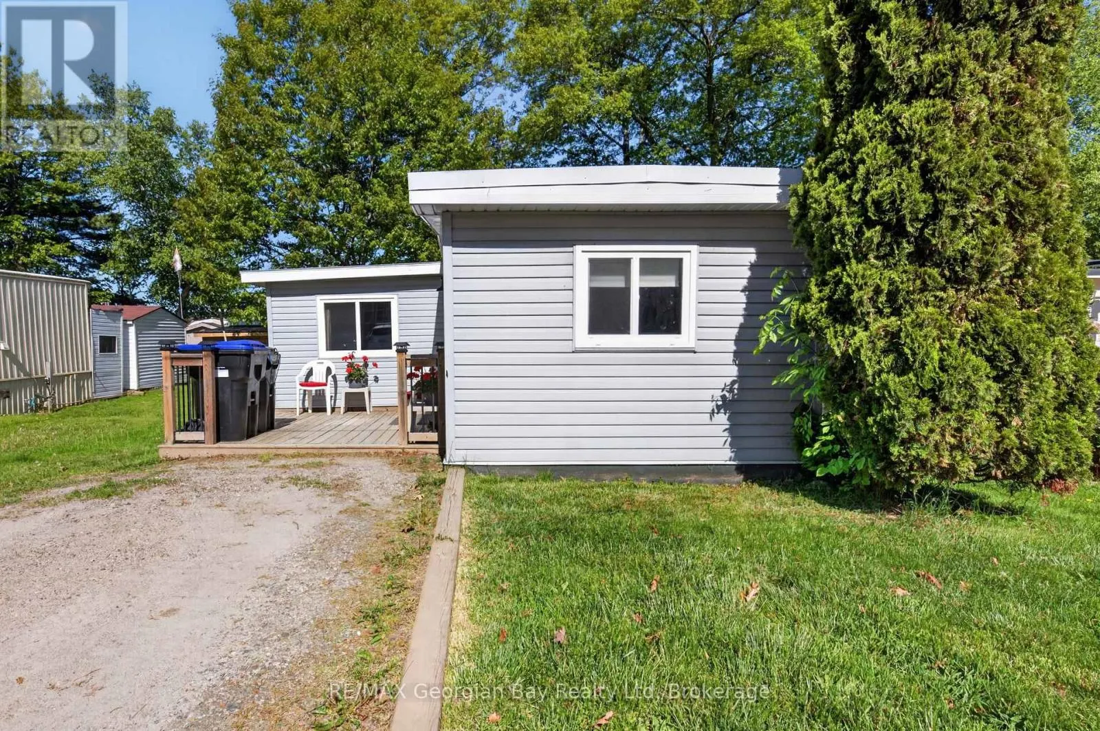 24 LAKESHORE ROAD