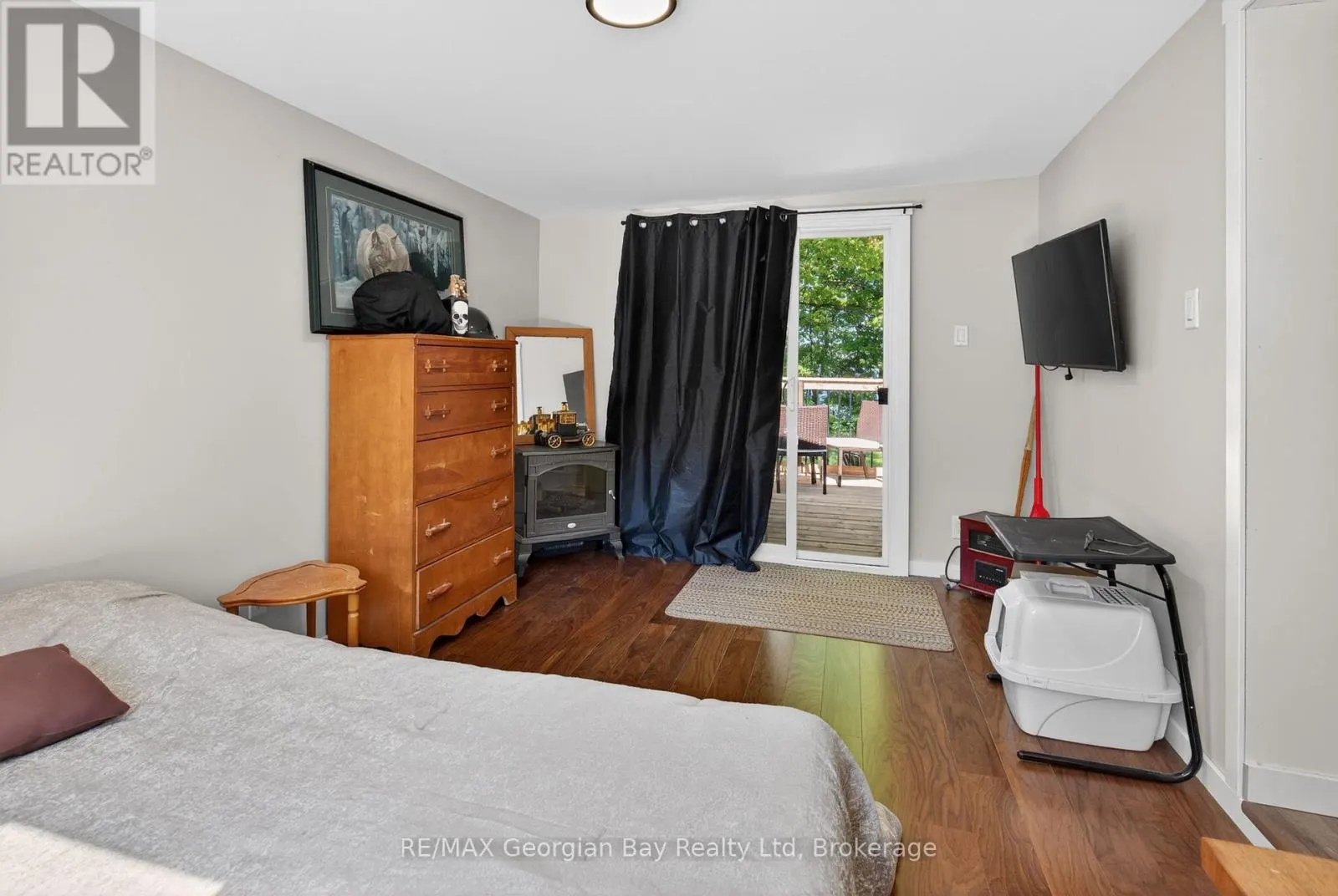 24 LAKESHORE ROAD