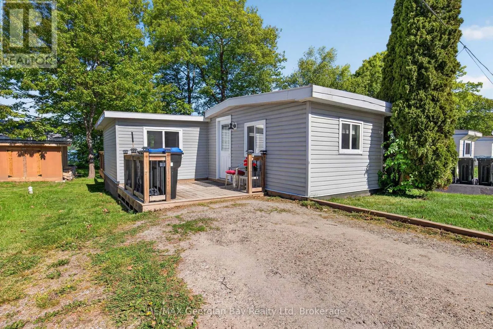 24 LAKESHORE ROAD