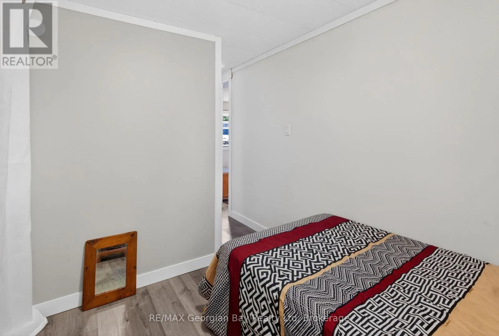24 LAKESHORE ROAD