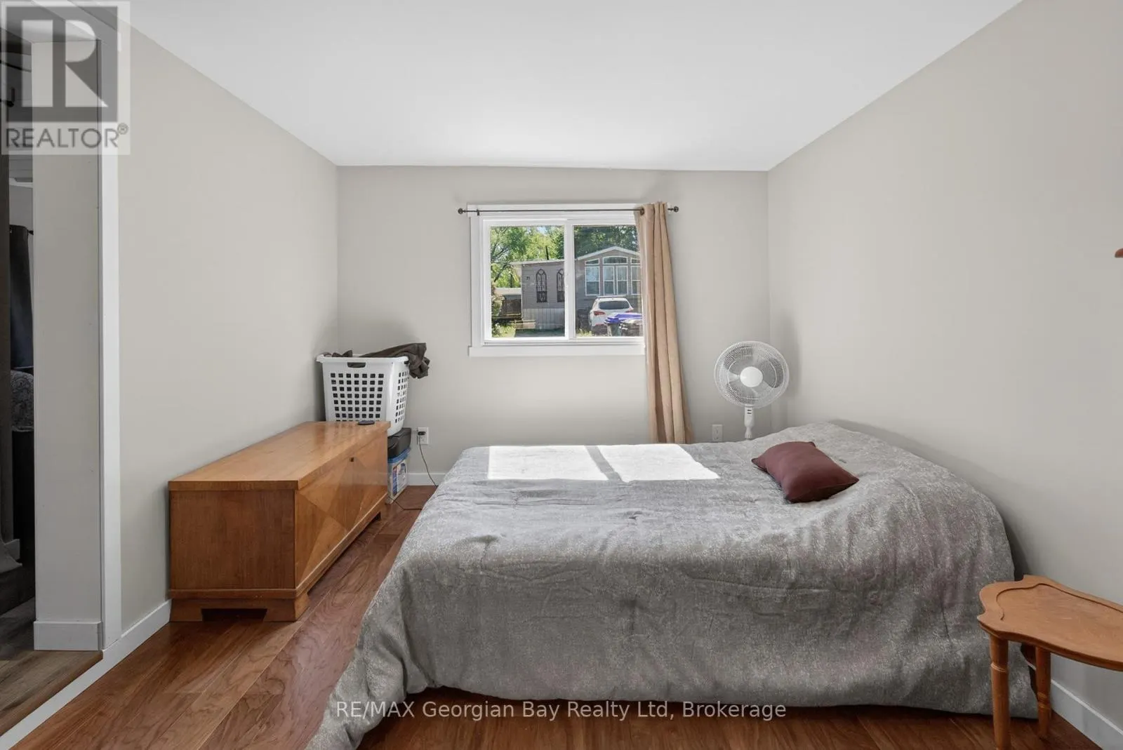 24 LAKESHORE ROAD