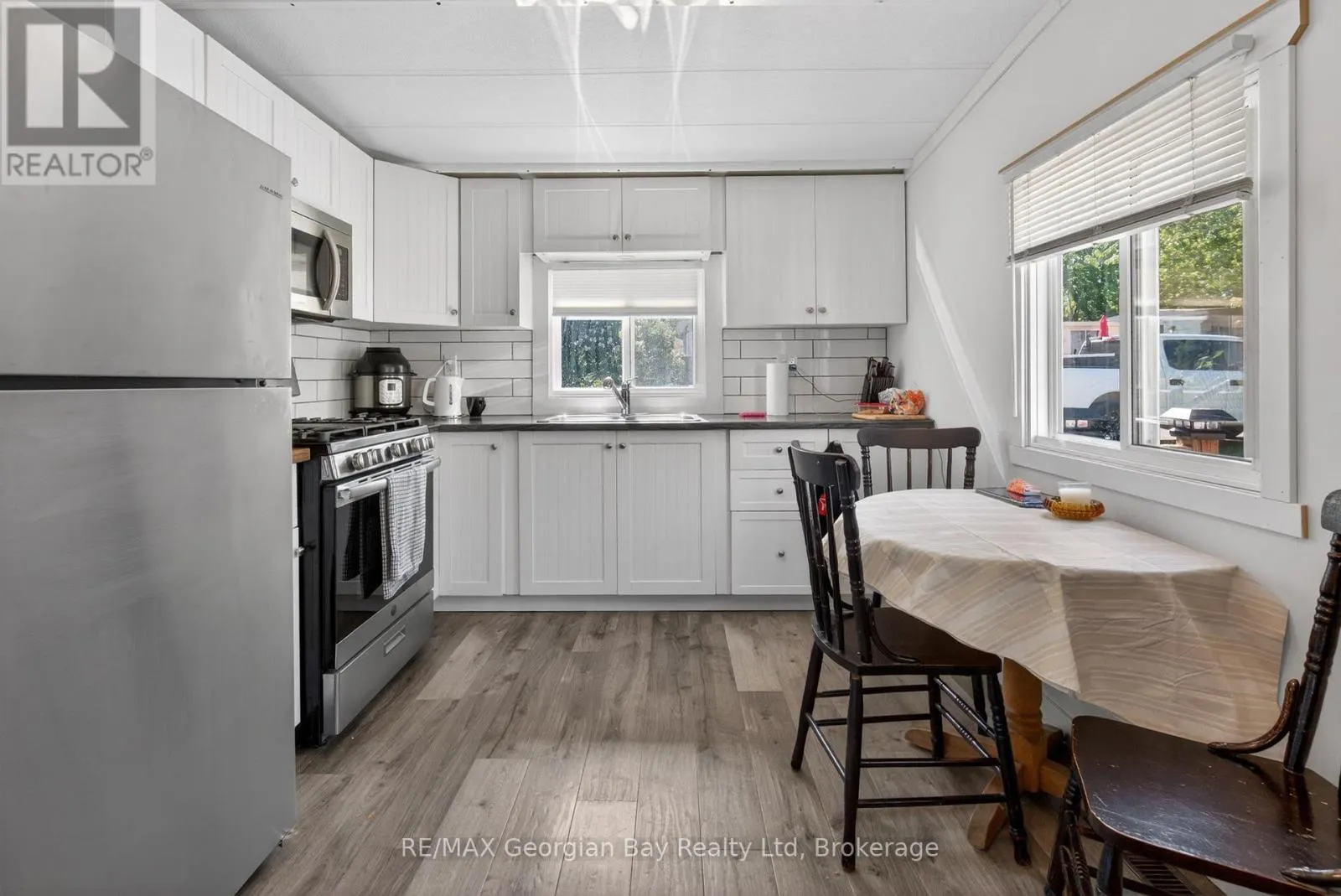 24 LAKESHORE ROAD