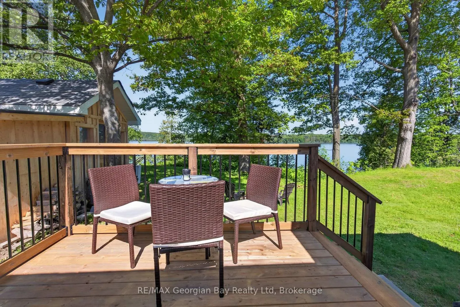 24 LAKESHORE ROAD