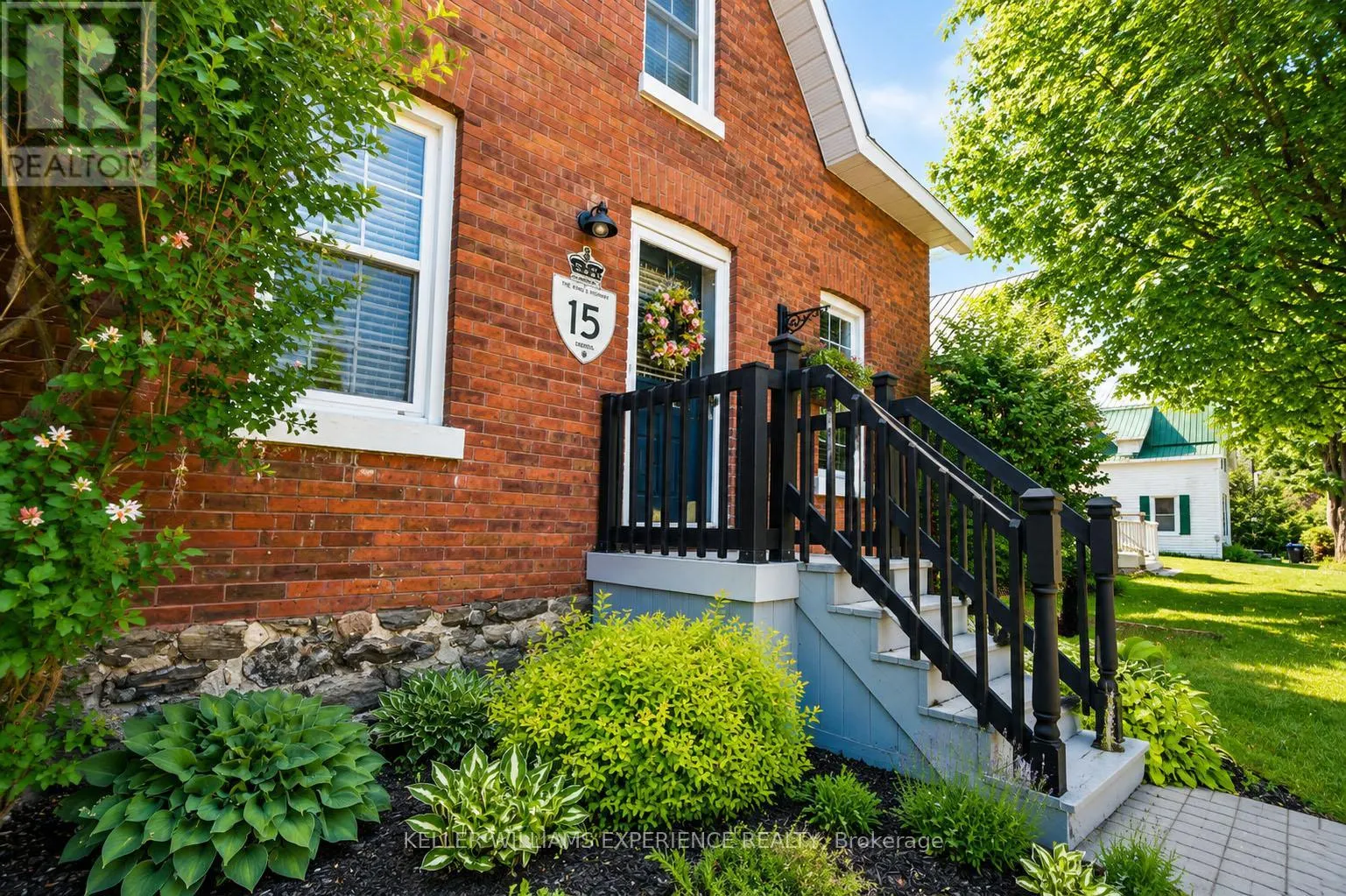 15 LEONARD AVENUE