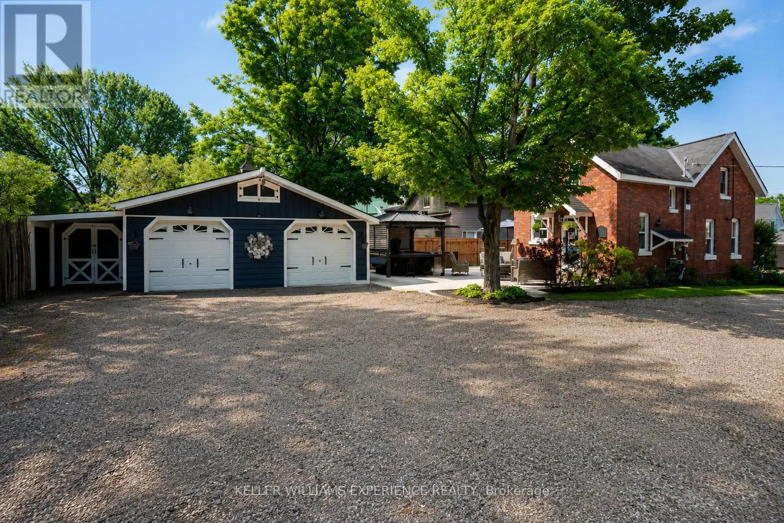 15 LEONARD AVENUE