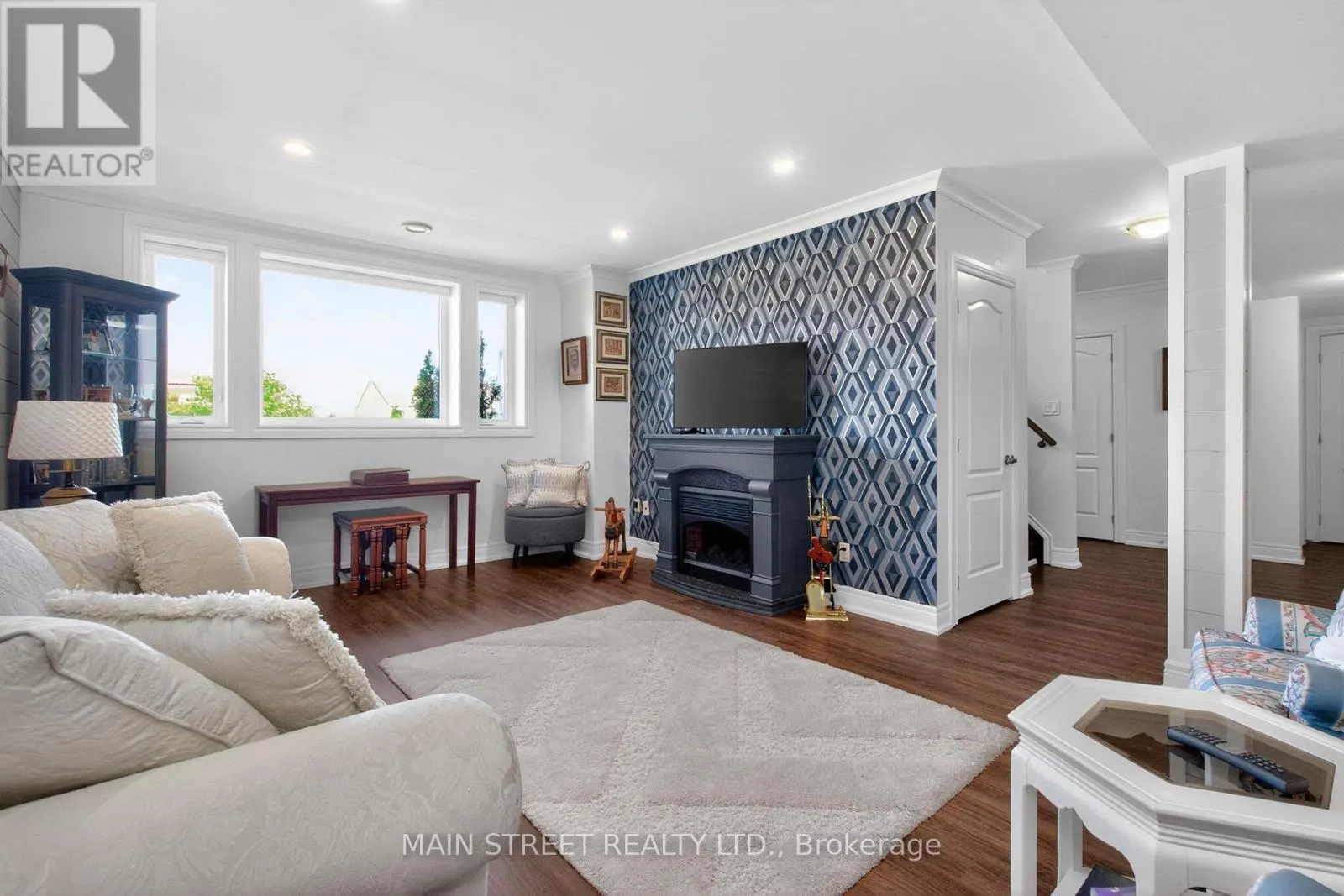 644 TAYLOR DRIVE