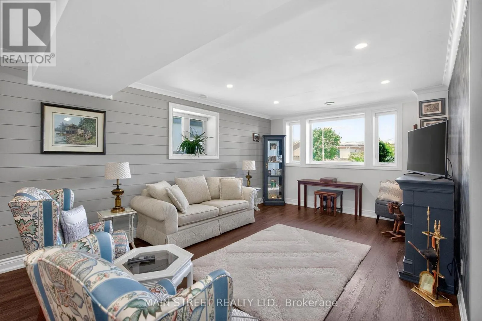 644 TAYLOR DRIVE