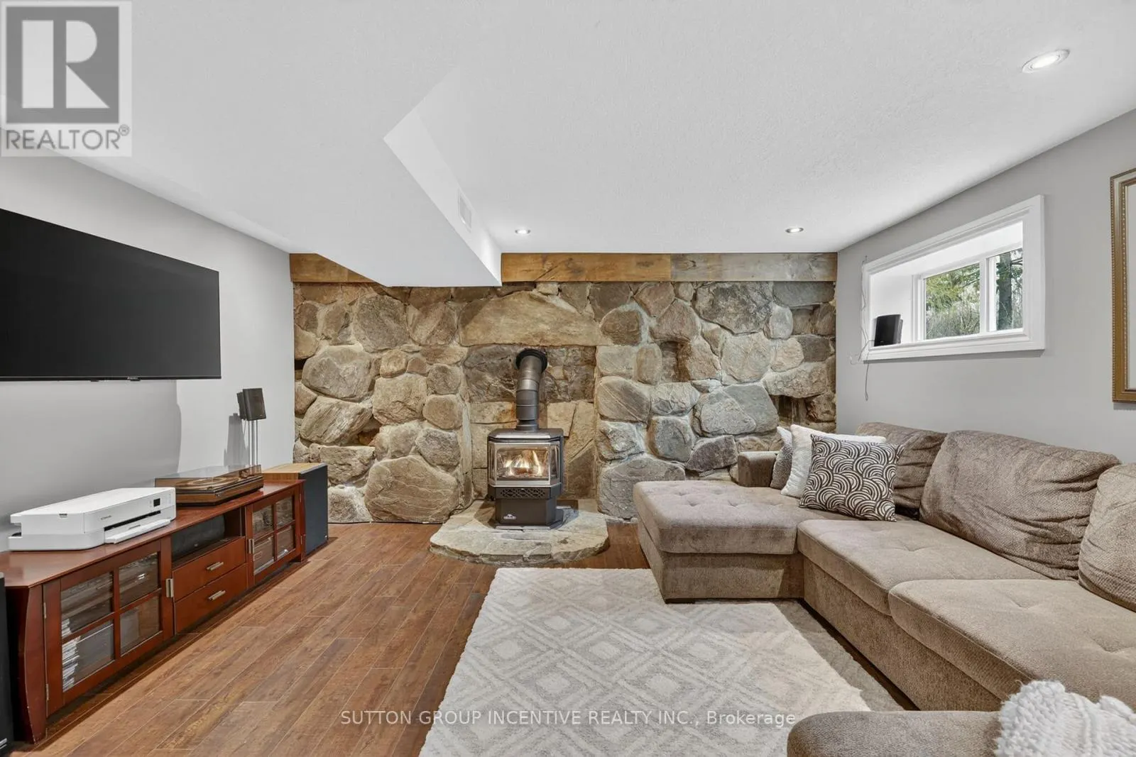 10 SPRINGHOME ROAD
